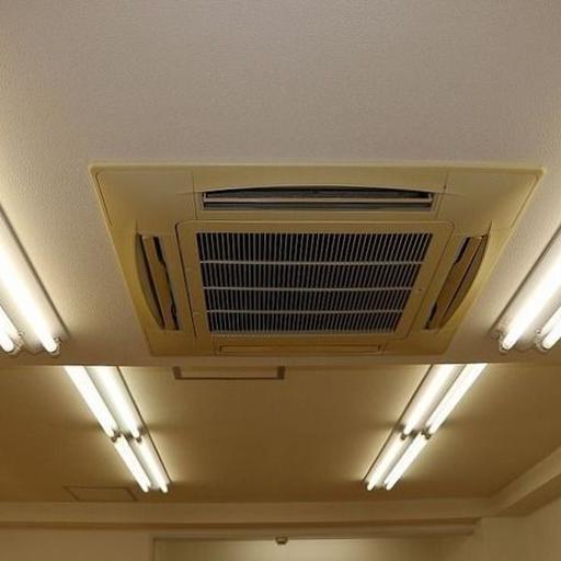 ビルトインエアコン 店舗部分はビルトインエアコン(事務室とバックヤードにもエアコンあり)