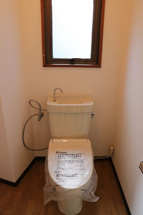 菊地ビル２０１号室のトイレです。