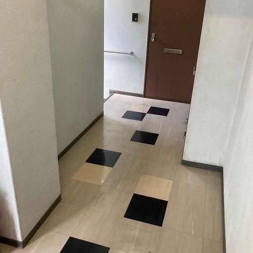 玄関前もスペースがあります 片岡ビル