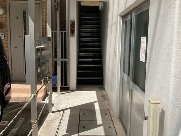 エントランスアプローチ 片岡ビル