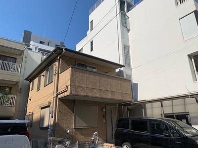 パナホーム（株）の注文住宅、設備充実・収納豊富。南向き、南・西側は駐車場につき、陽当り・通風ともに良好！