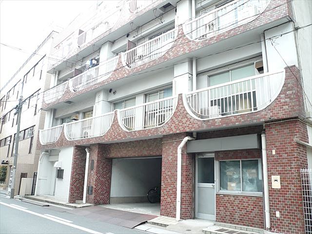 上野・稲荷町・入谷駅が利用できる便利な立地。上野駅には徒歩８分！礼金なしの角住戸です。