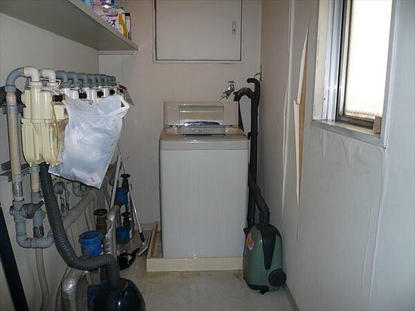 建物内に共同洗濯機あり 丸幸浅草橋第一ビルの洗濯機